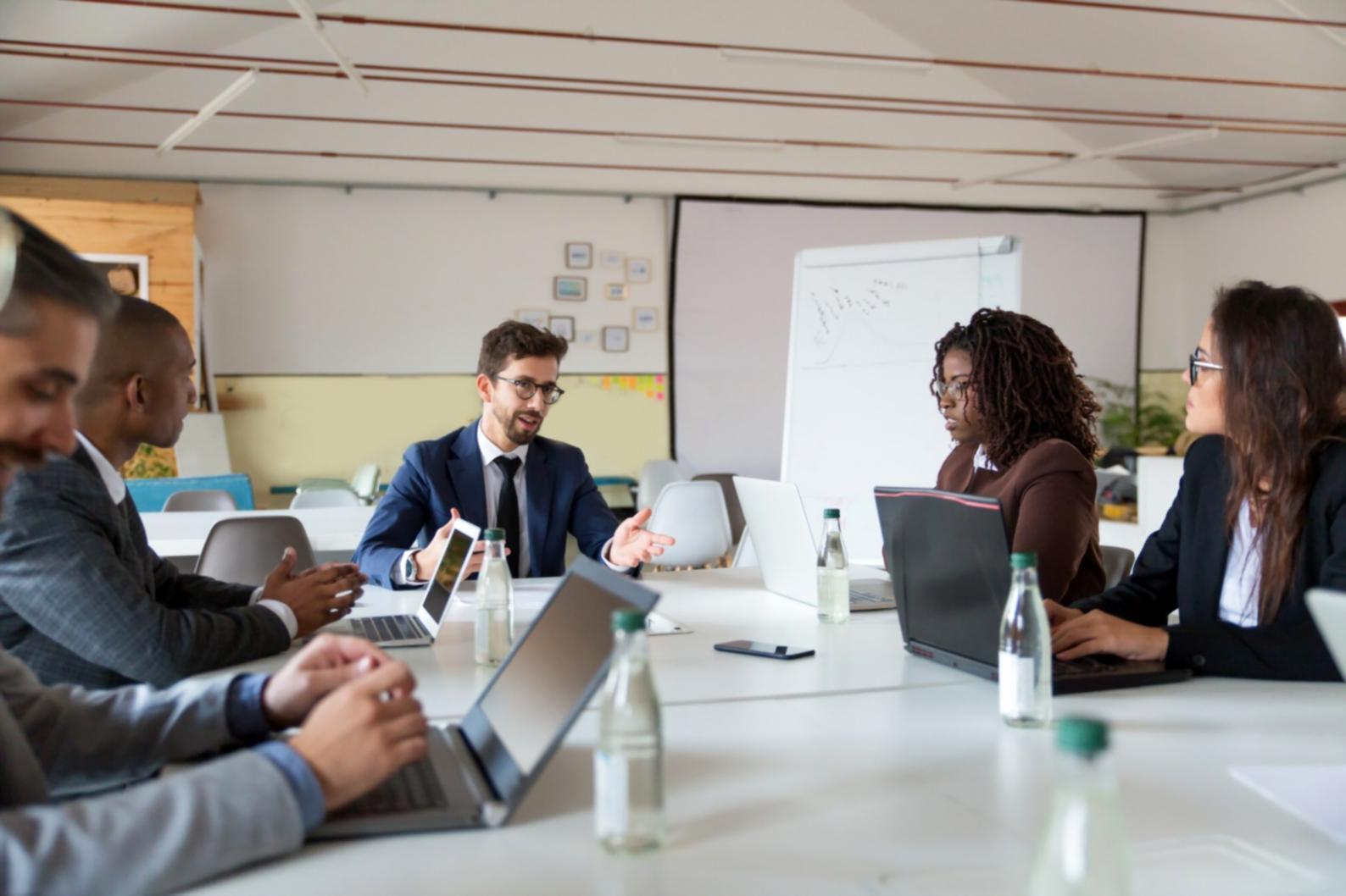 Finanzplanung und Strategie-Entwicklung im Team